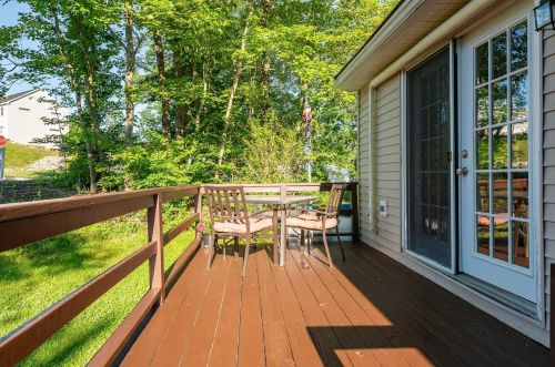 75 Ledgeview Dr, Rochester NH  03839-5618 exterior