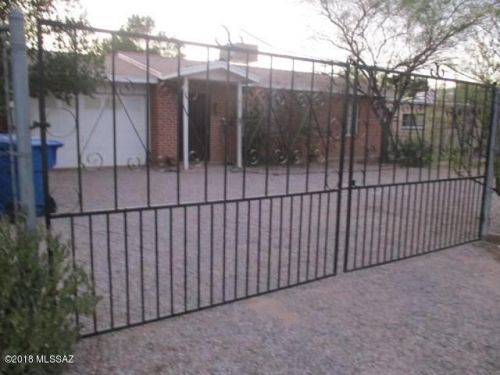 2705 La Verne Ave, Tucson, AZ 85712-1823