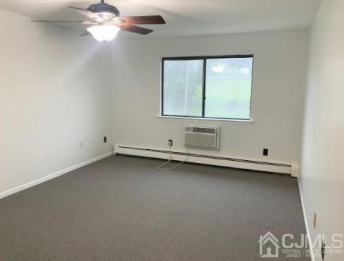 1338 Cricket Ln, Woodbridge NJ  07095-4404 exterior