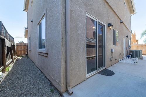 1061 Vermont Ave, Turlock CA  95380-5341 exterior