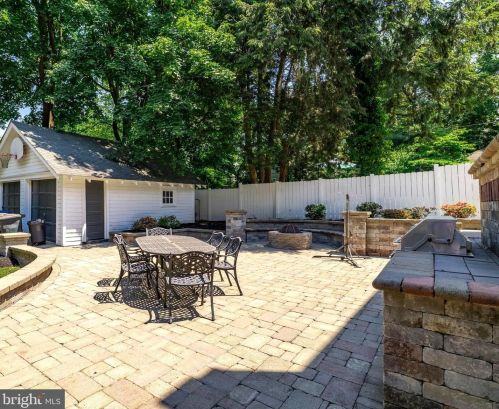 801 Thomas Ave, Riverton NJ  08077-1030 exterior