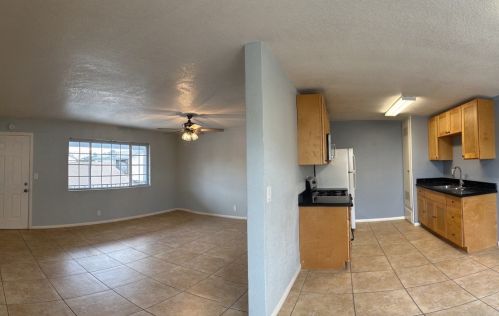 1712 Cherry Ave, Long Beach CA  90806-5821 exterior