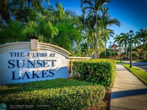 19522 53rd St, Hollywood, FL 33029-6279