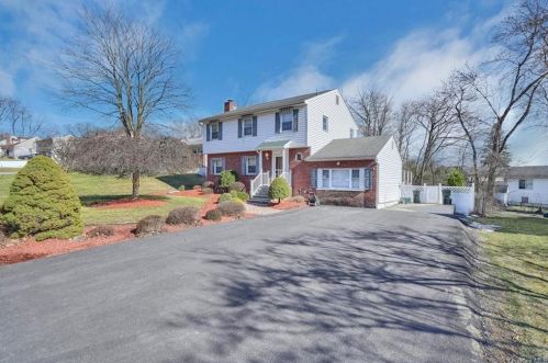 11 Hillside Ter, Monroe NY  10950-2515 exterior