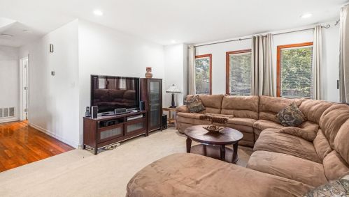 23 Heath Ln, Elwood, NY 11731-1912