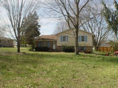 1585 Branch Dr, Lawrenceburg, TN 38464-8237