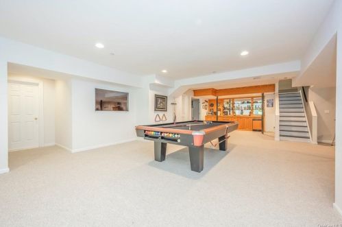 94 Haights Cross Rd, Chappaqua NY  10514-2911 exterior