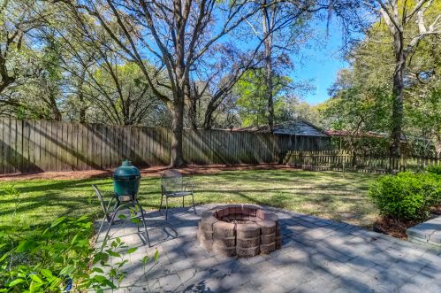 1291 Center Lake Dr, Mount Pleasant SC  29464-7419 exterior