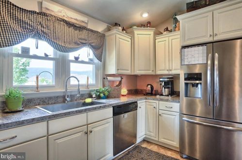 102 Allegheny Ln, Carlisle PA  17013-9103 exterior