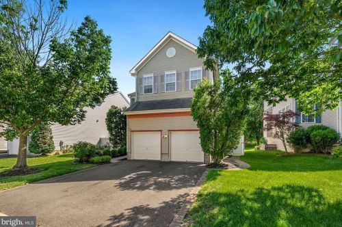 10 Birmingham Dr, Columbus NJ  08022-2342 exterior