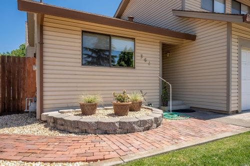 361 Sherry Dr, Ukiah CA  95482-3388 exterior