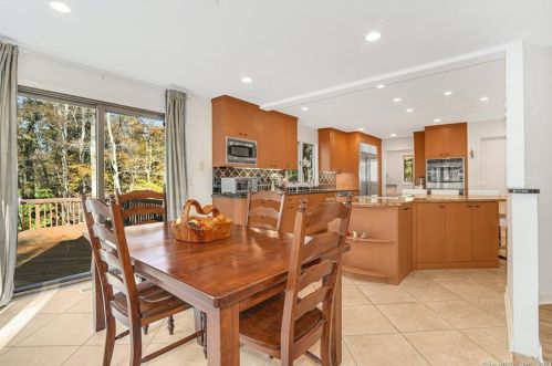 321 Blackberry Dr, Stamford CT  06903-1237 exterior