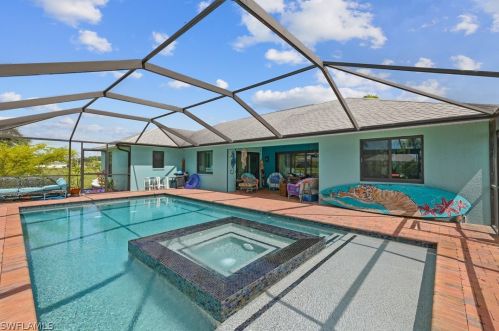 2724 1st Ter, Cape Coral, FL 33991-1217