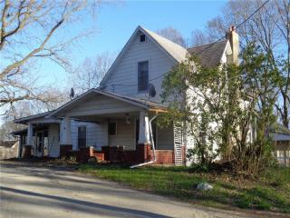 107 Walnut St, Veedersburg, IN 47987-1363