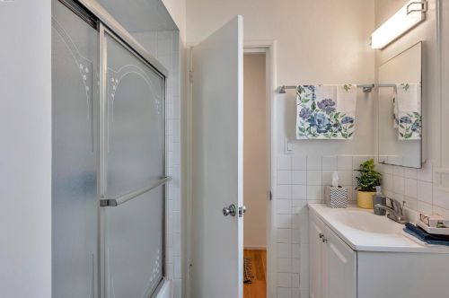2031 103rd Ave, Oakland CA  94603-3325 exterior