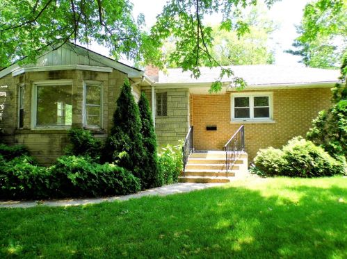 8109 Kooy Dr, Hammond, IN 46321-1841