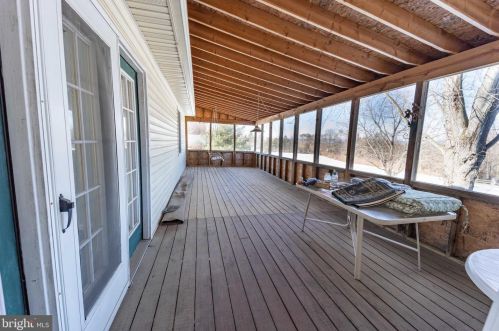 20 Gideon Ln, Falling Waters WV exterior