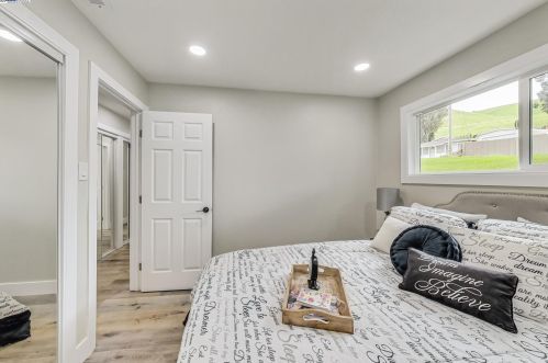 2421 Paloma St, Pinole CA 94564-1421 exterior