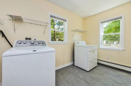 50 Abingdon Ln, Scarsdale NY  10583-6649 exterior