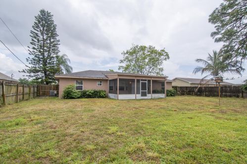 119 Essex Dr, Fort Pierce FL 34946-1228 exterior