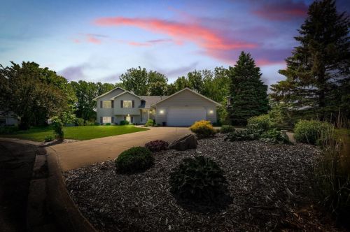 4670 Barbato Ct, South Saint Paul, MN 55077-1318