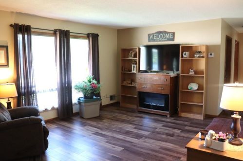 1011 12th St, Searles, MN 56073-1446