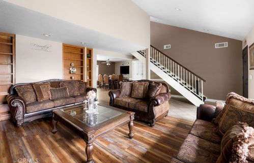 27025 Las Mananitas Dr, Santa Clarita CA  91354-2205 exterior