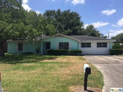 502 George F Simons St, Edna, TX 77957-3229