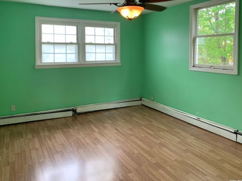 632 Roman Ave, Westbury NY  11590-3548 exterior