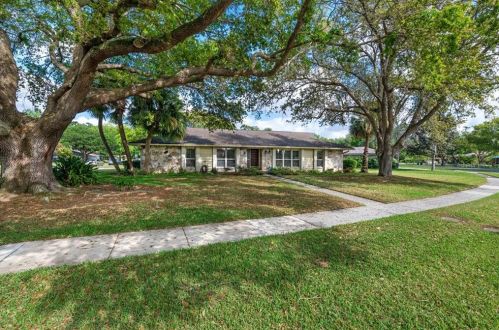 4325 Tidewater Dr, Orlando, FL 32812-7966