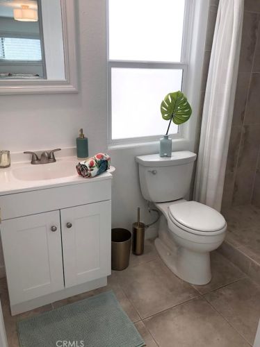 320 Rossmore Dr, Oxnard CA  93035-4465 exterior