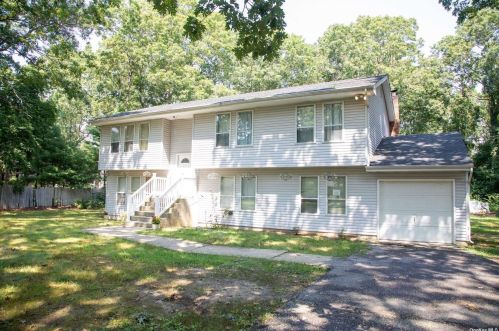 160 Allwood Ave, Central Islip, NY 11722-3314