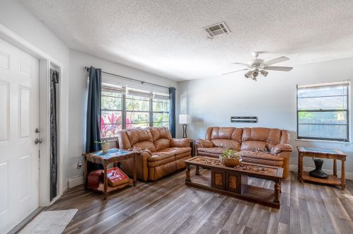 65 44th Ct, Vero Beach, FL 32968-2310