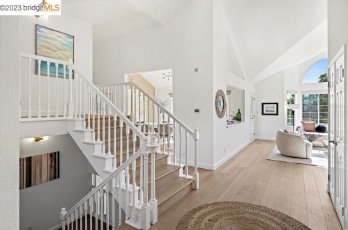 1715 Alhambra Ln, Oakland, CA 94611-2231