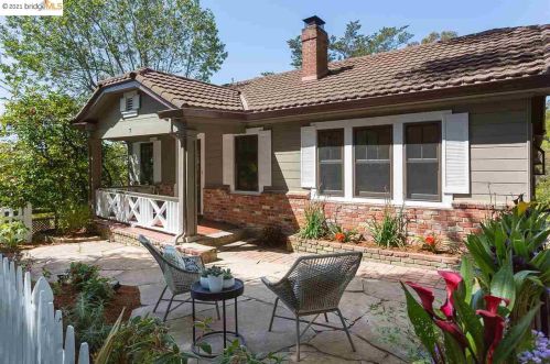 7 East Cir, Oakland, CA 94611-1449