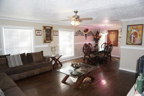 2333 Fairway Dr, Fort Worth, TX 76119-4513