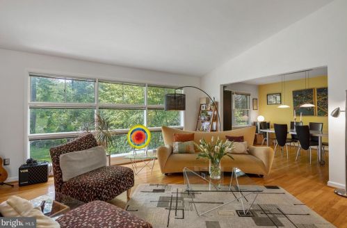 4656 Dartmoor Dr, Wilmington, DE 19803-4808
