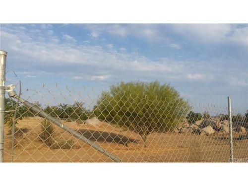 27400 Peach St, Perris, CA 92570-6927
