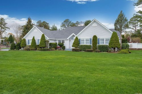 10 Torrington Ln, Shoreham, NY 11786-2033