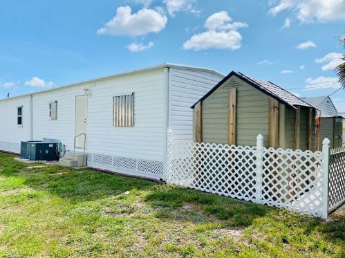 4104 Sandpine Cir, Boynton Beach FL  33436-2660 exterior