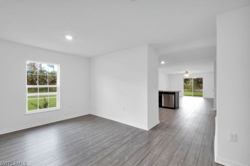 2606 15th St, Cape Coral, FL 33993-4861