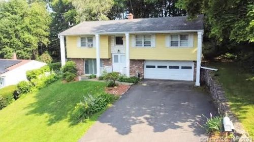 165 Juniper Ridge Dr, Waterbury CT  06708-1934 exterior