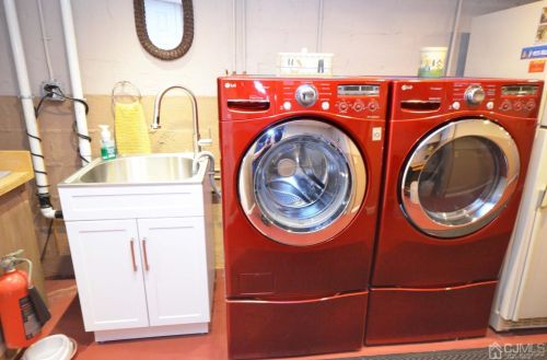 317 New Durham Rd, Piscataway NJ  08854-5311 exterior