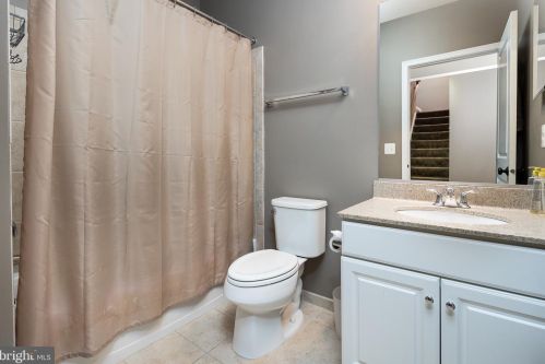 15909 Paynes Farm Dr, Haymarket VA  20169-8123 exterior