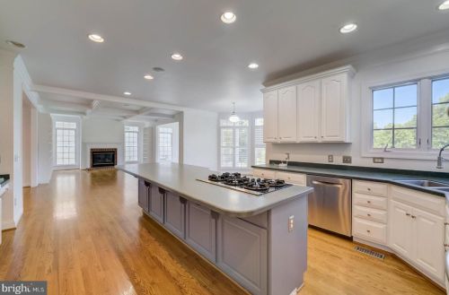 4424 Tuscany Ct, Woodbridge VA  22192-5519 exterior