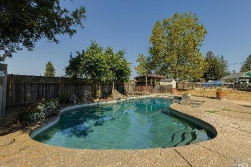 2294 Chester Dr, Penngrove CA  94951-9529 exterior