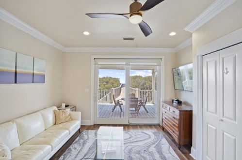 1564 Gulf Bch Dr, Saint George Island FL  32328-3106 exterior