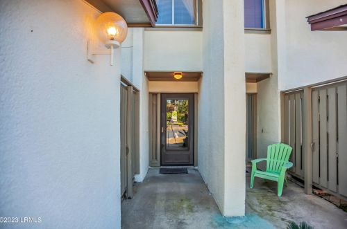 1 Marsh Harbor Dr, Beaufort, SC 29907-1227