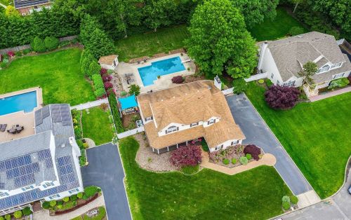 11 Tower St, Lake Grove, NY 11755-2050
