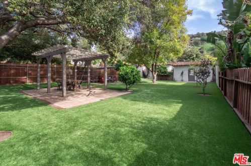 2621 Glenoaks Blvd, Glendale CA  91206-3108 exterior